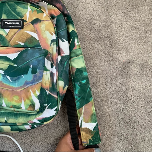LIKE NEW Dakine Essentials Pack Mini 7L - Palm Grove - Picture 5 of 10